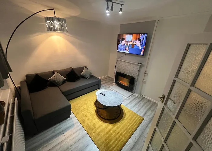 A Two Bedroom Cosy Hideaway Based In Greenwich