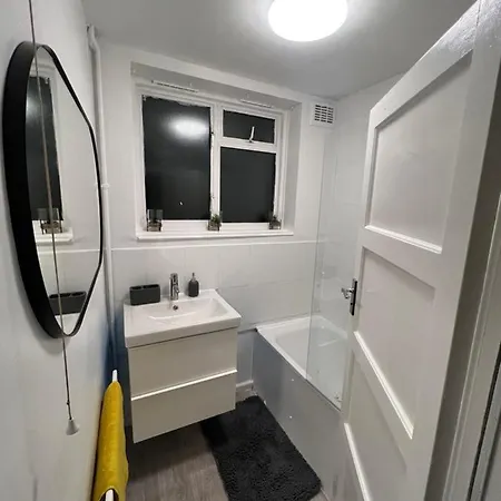A Two Bedroom Cosy Hideaway Based In Greenwich Londra Esterno foto
